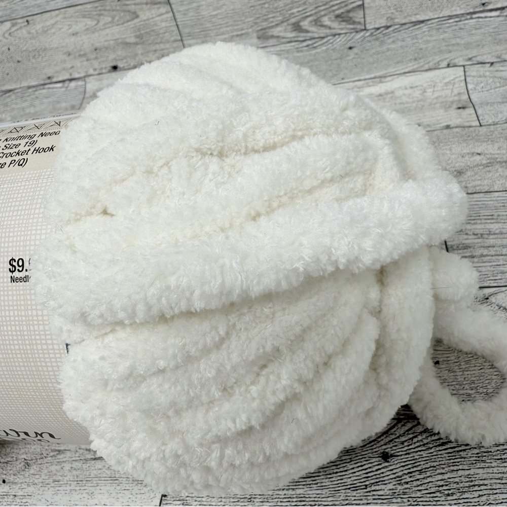 NWT- 1 Skein Yarn Bee Perfectly Plush Ivory Yarn 56yd - Picture 5 of 5